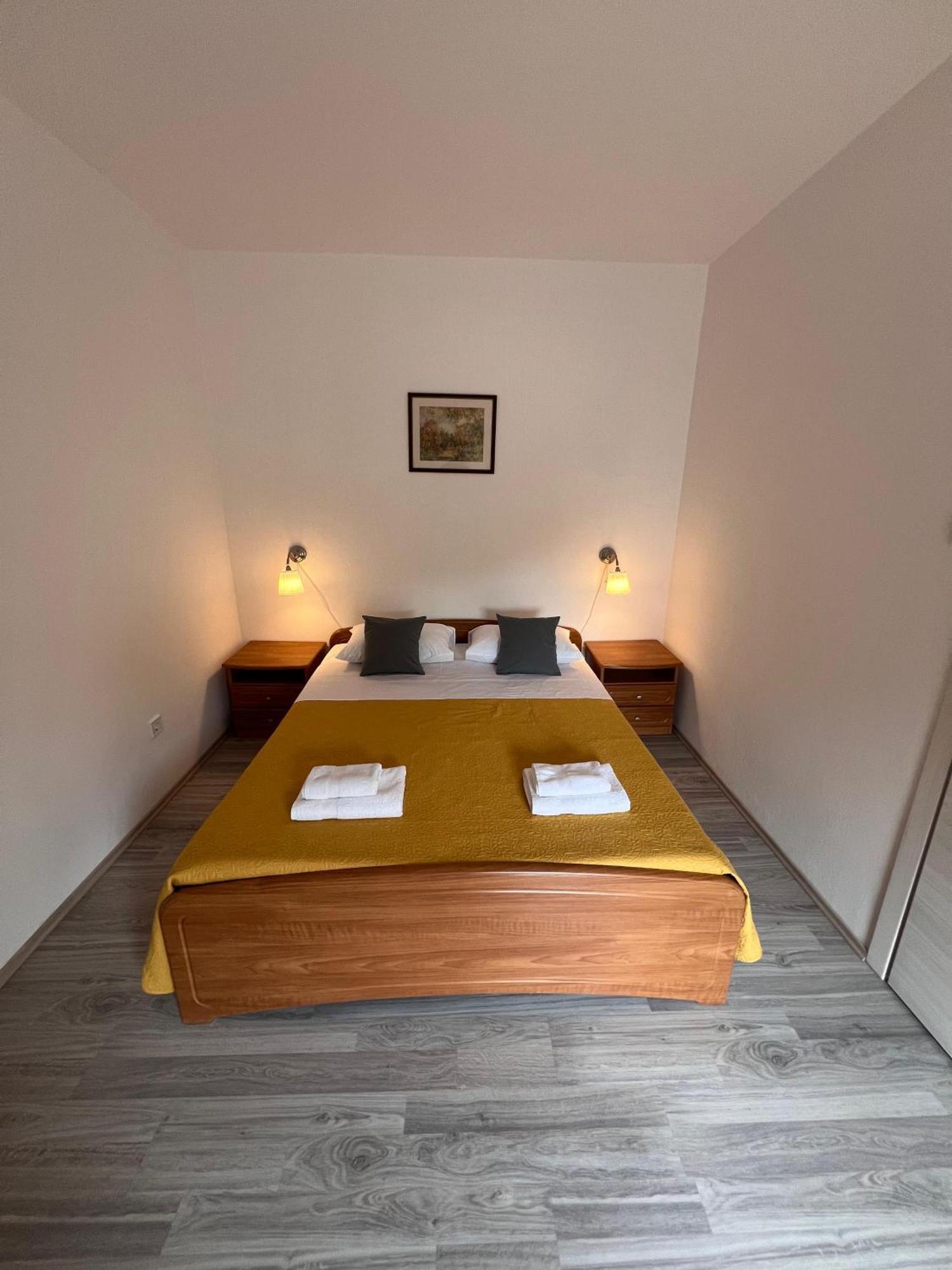 Apartments Iskra Ровинь Экстерьер фото